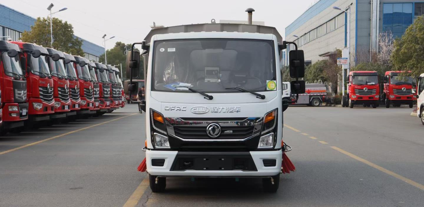 CLW5070TSLE6型东风多利卡18吨扫路车