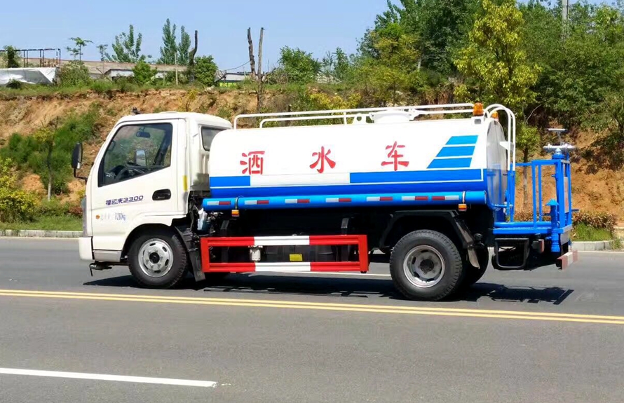 凯马洒水车