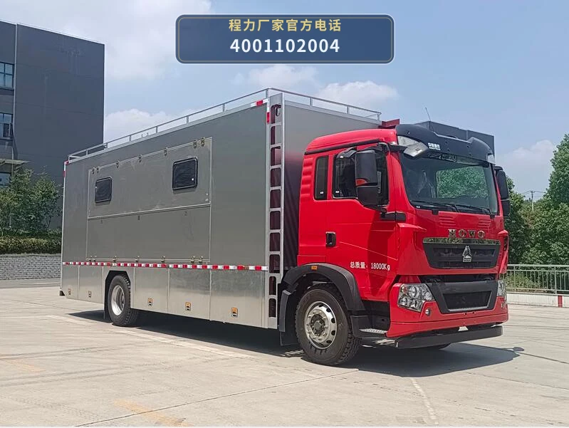 CL5180XCC6AYS型重汽豪沃餐车