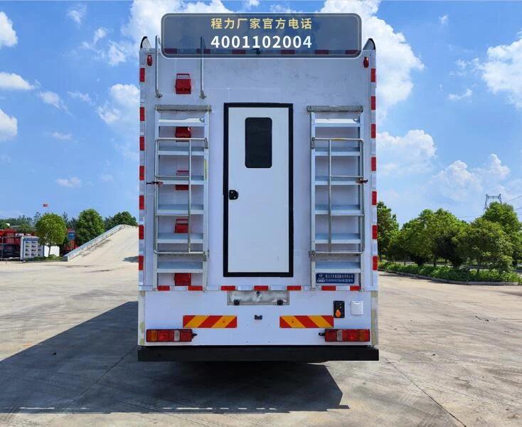 CL5220XCC6ABZ型重汽豪沃餐车 产品细节图