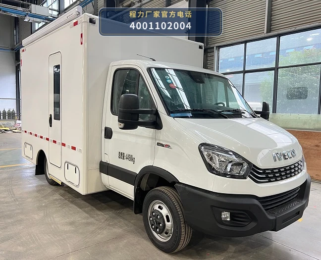 CLH5040XYLN6型依维柯医疗车整车图
