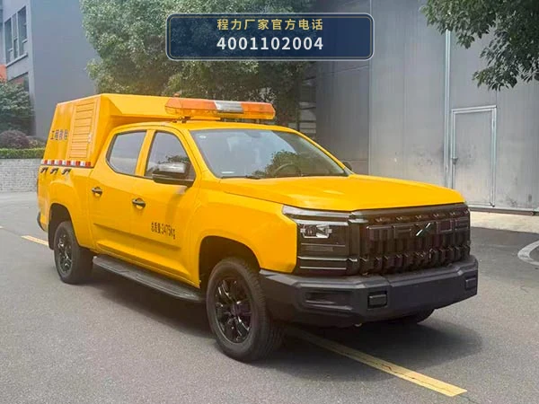 CLW5031XXHADY型大通D25P救险车整车图