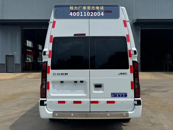 CLW5041XYL6QT型江铃医疗车 产品细节图