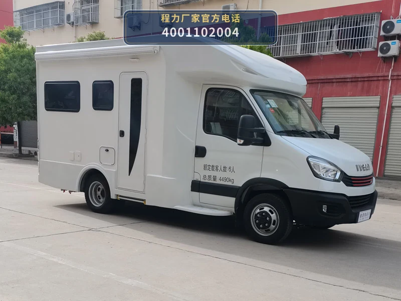 CLW5043XLJN6型依维柯旅居车整车图