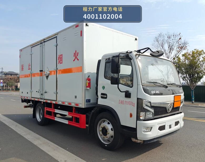 CLW5120XFWE6型腐蚀性物品厢式运输车整车图