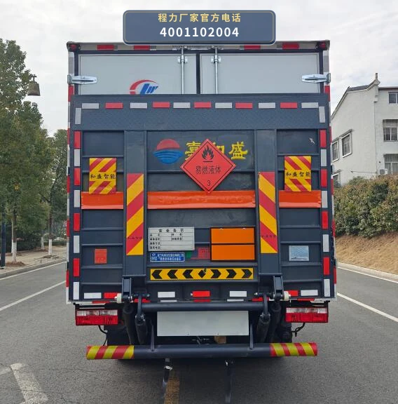 CLW5120XRYE6型易燃液体厢式运输车 产品细节图