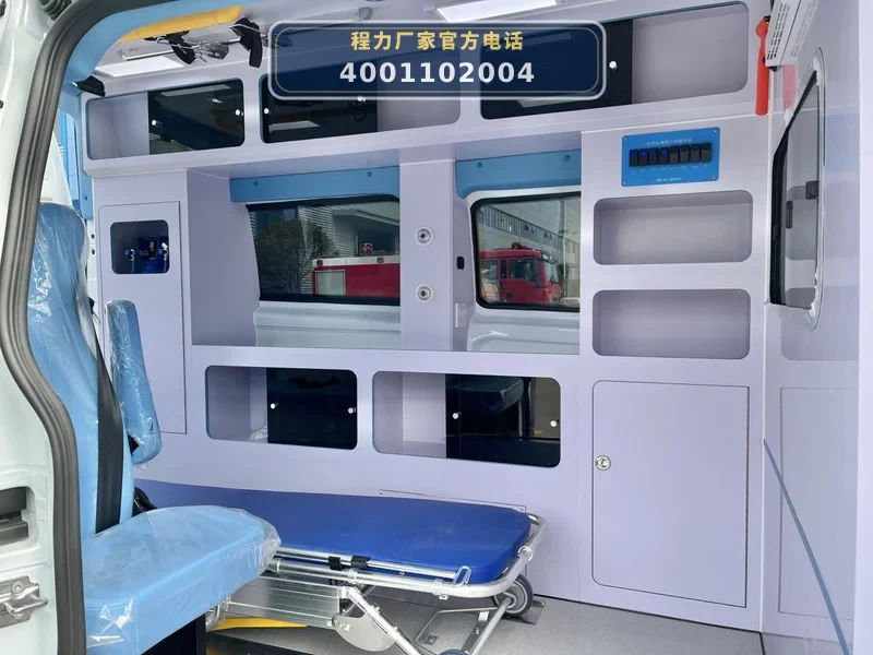 CL5030XJH6BYS型新全顺中轴中顶监护型救护车（汽油国六）