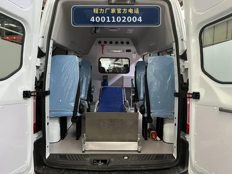 CL5032XJH6BYS型新全顺中轴中顶转运型救护车(汽油国六)