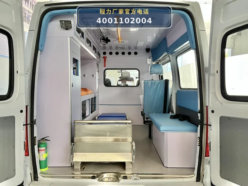 CL5040XJHYS6型大通V80短轴监护型救护车(柴油国六、MT)