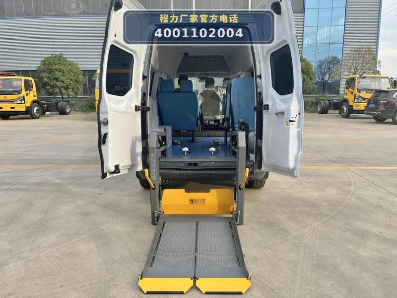 CL5040XSCYS6型新全顺中轴中顶伤残运送车（柴油国六、MT）