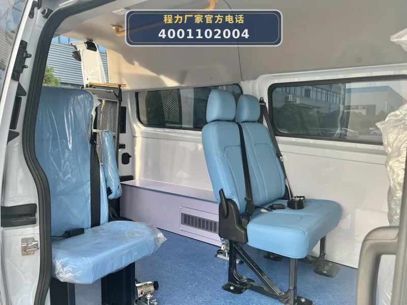 CL5040XSCYS6型新全顺中轴中顶伤残运送车（柴油国六、MT）