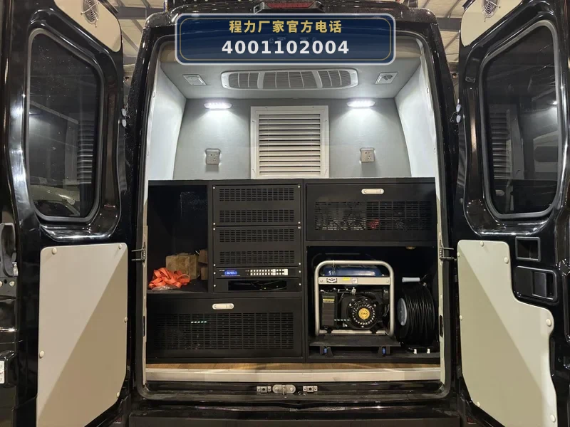 CL5040XZH6BYS型依维柯指挥车(柴油国六)