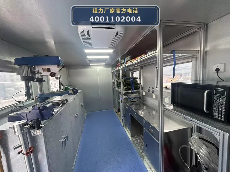 CL5180XZB6BZ型重汽豪沃装备车