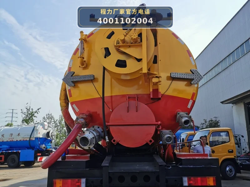 CL5311GQW6CC型东风天龙33方清洗吸污车