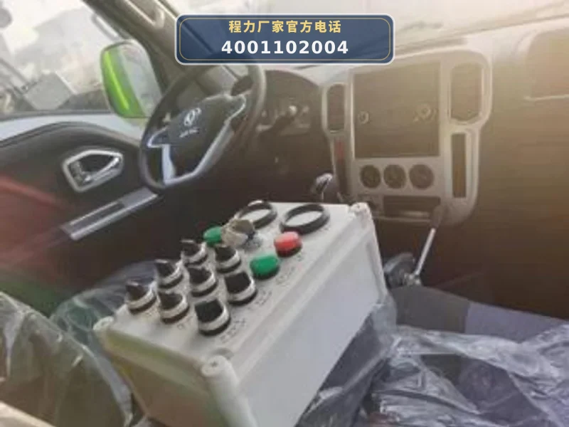 CLW5030TSL6HL型东风途逸2.5方蓝牌扫路车