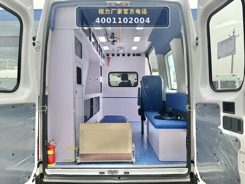 CLW5040XJH6DP型依维柯欧胜监护型救护车(柴油国六、AT)