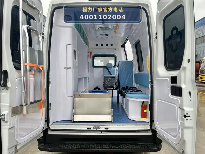 CLW5040XJH6DP型依维柯欧胜监护型救护车(柴油国六、AT)