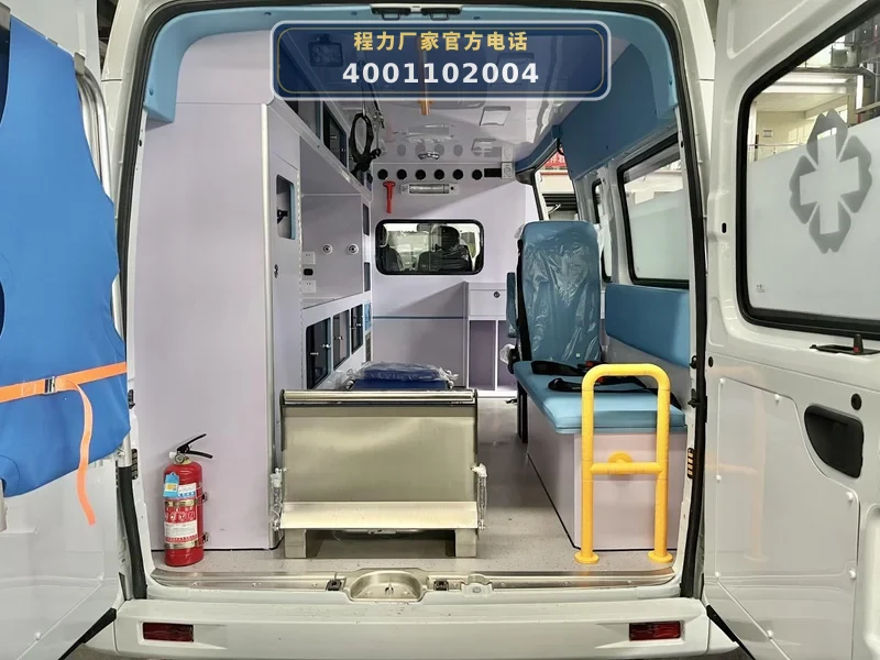 CLW5040XJHTDP型大通V80长轴监护型救护车(柴油国六、MT)