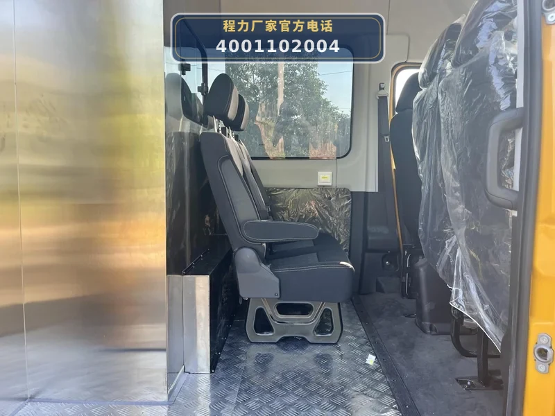 CLW5040XXHCDP型依维柯救险车(柴油国六)