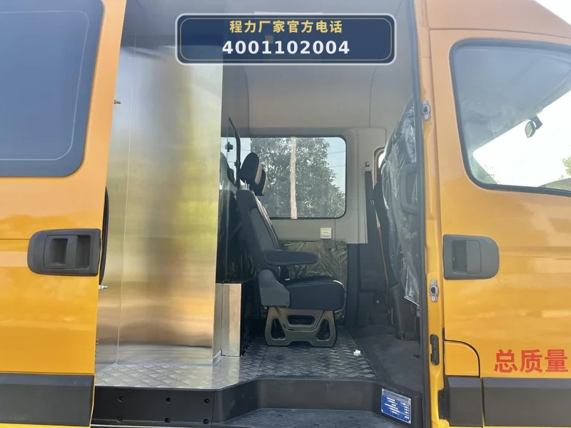 CLW5040XXHCDP型依维柯救险车(柴油国六)