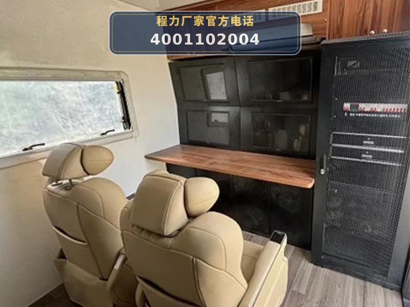 CLW5040XZH6SL型五十铃4吨指挥车