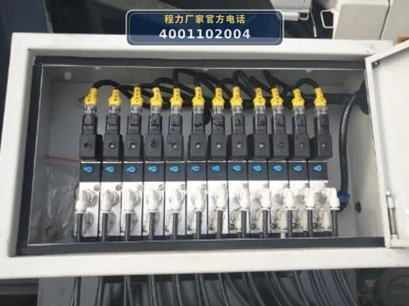 CLW5071TXS6SL型东风多利卡5.5方洗扫车