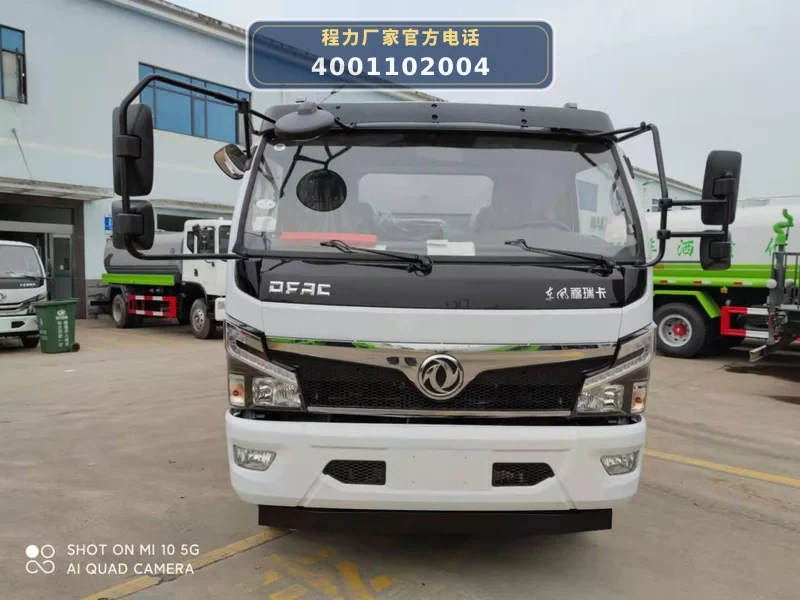 CLW5121GSS6型东风多利卡9方洒水车