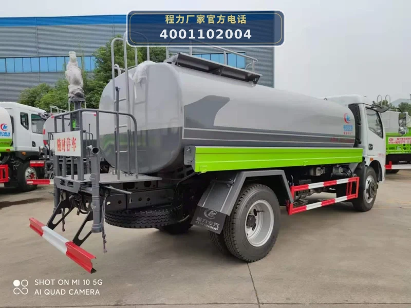 CLW5121GSS6型东风多利卡9方洒水车