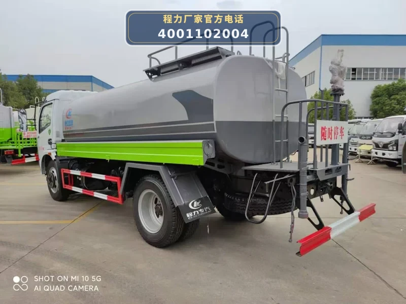 CLW5121GSS6型东风多利卡9方洒水车