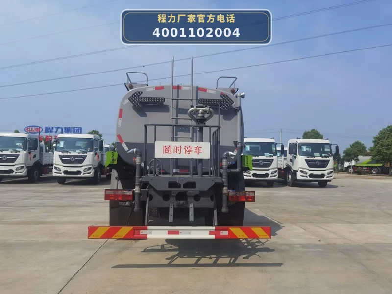 CLW5162GSS6型东风多利卡12方洒水车