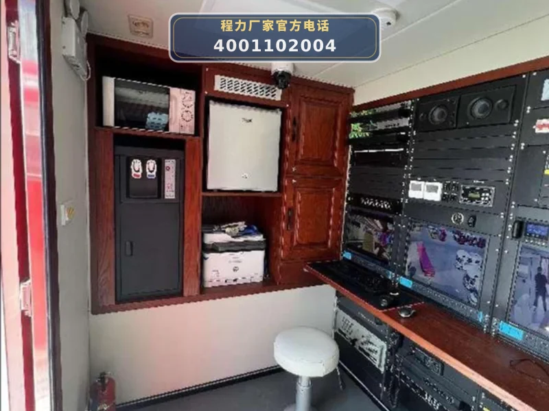 CLW5170TXFTZ5000型奔驰Arocs通信指挥车