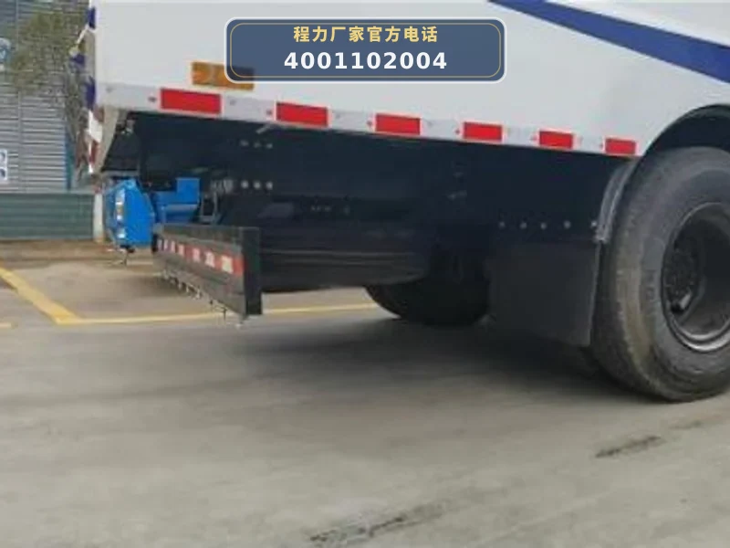 CLW5180TXC6CD型东风天锦10.5方吸尘车