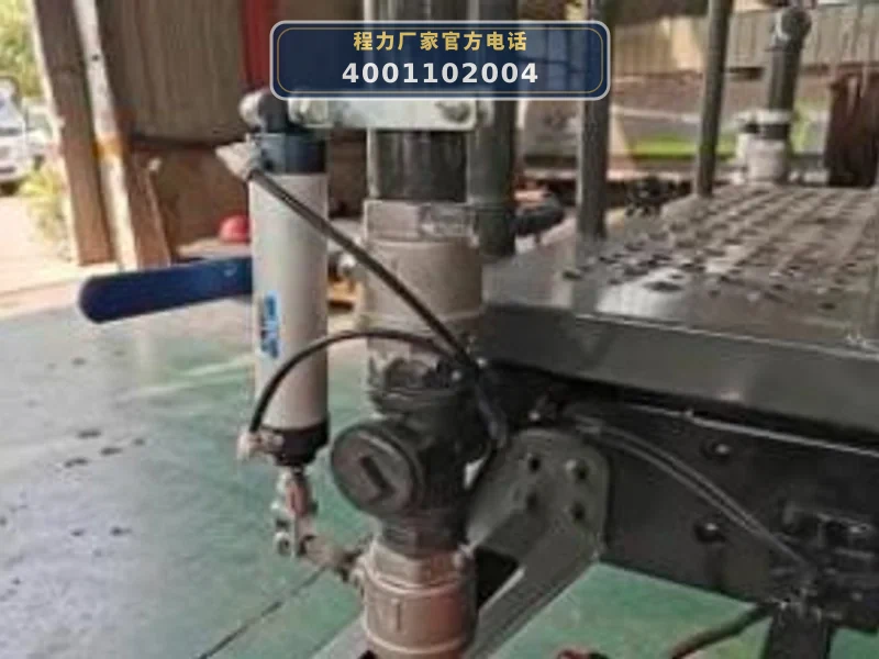 CLW5250GPS6DN型东风华神后双桥20方绿化喷洒车