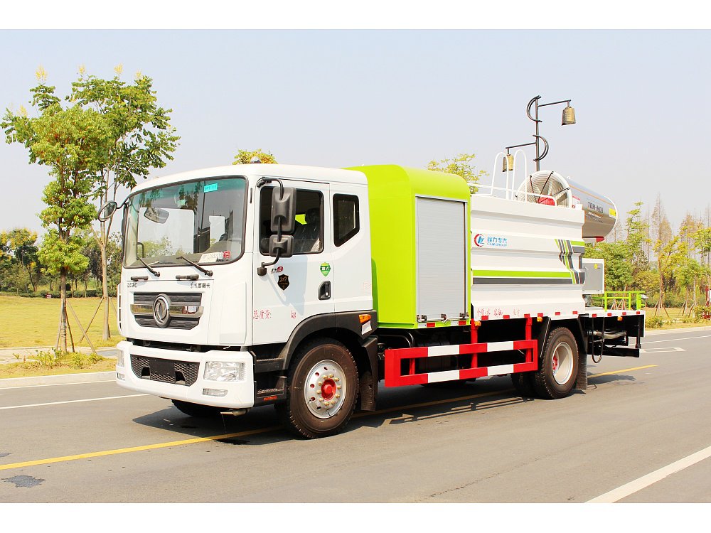 非洲采购洒水车选哪个厂家？程力批量交付助力当地市政降尘降温